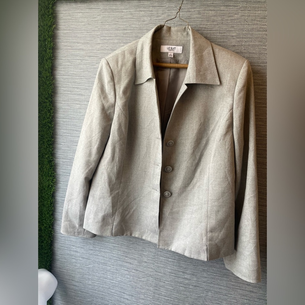 Le Suit Women's Light Gray Three-Button Blazer